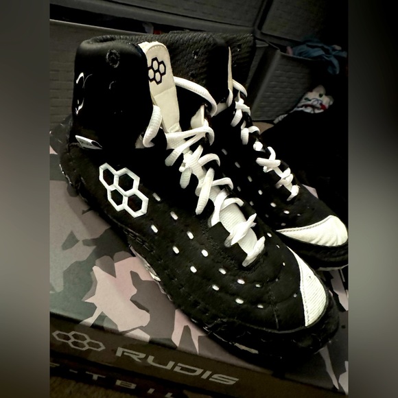 Worn for 6 practices no matches. - Picture 3 of 3